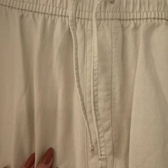 Old Navy Cream Cargo Pants - Picture 3 of 6